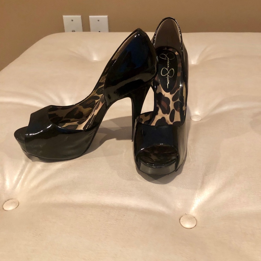 Jessica Simpson pumps